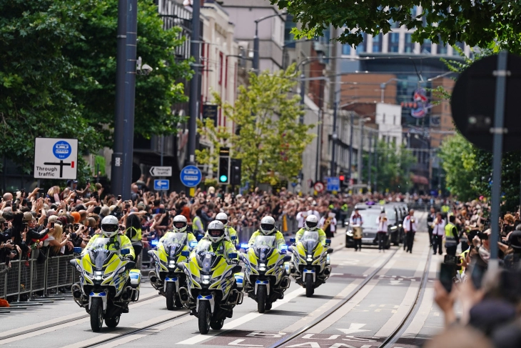 Илјадници обожаватели се простија од Ози Озборн