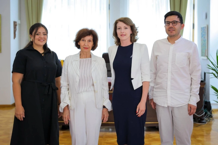 Средба на претседателката Сиљановска-Давкова со претставници на здружението ЕСТИМА