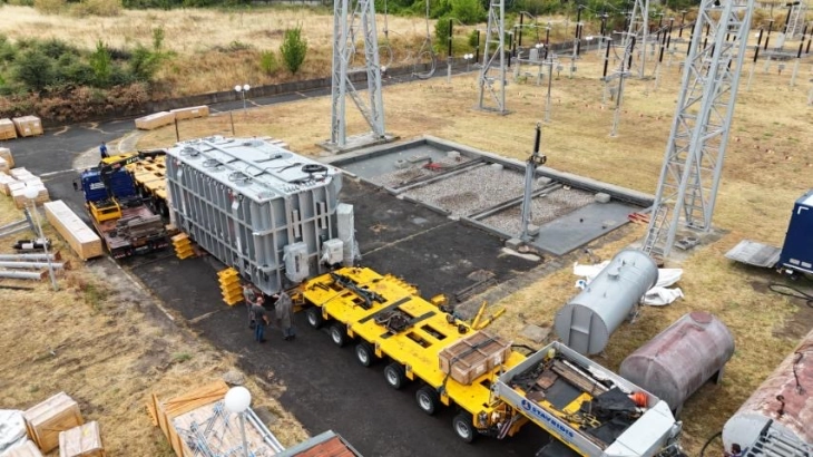 МЕПСО: Пристигна новиот 400/110 киловолтен трансформатор во ТС Дуброво, стратешка инвестиција за справување со предизвиците во преносниот систем