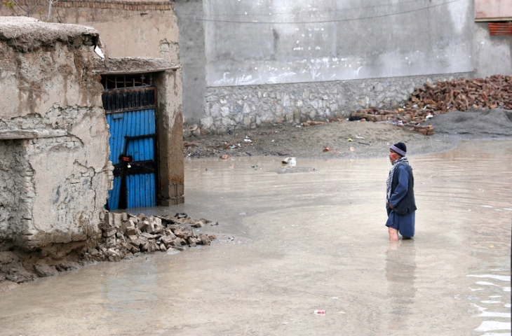 Пакистан: Околу 300 загинати во монсунските дождови од јуни