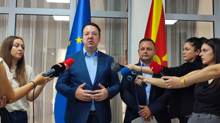 Десет  лица на обука за дозвола за летечки операции со кофинансирање од државата   