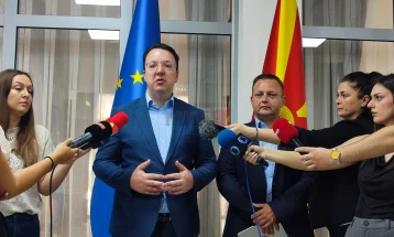 Десет  лица на обука за дозвола за летечки операции со кофинансирање од државата   