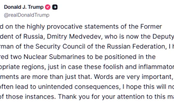 Трамп: САД распоредуваат нуклеарни подморници како одговор на „провокативни“ руски коментари