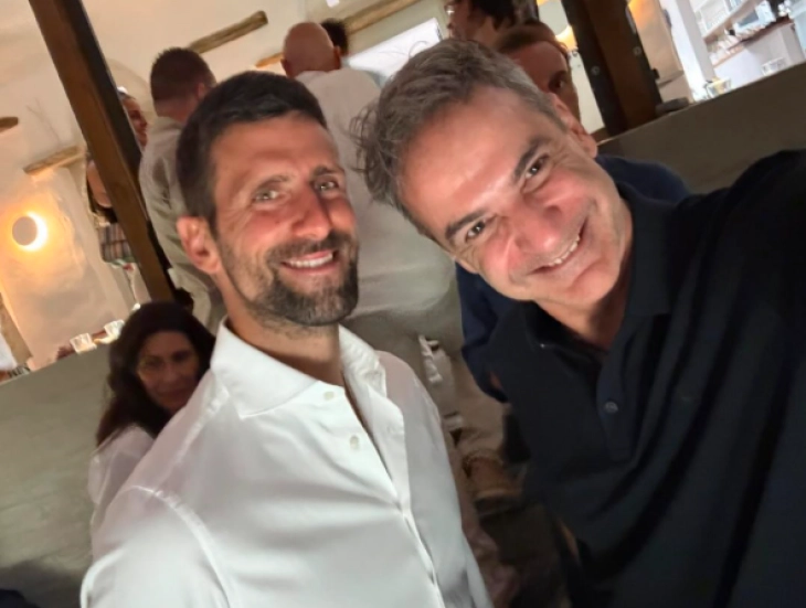 Мицотакис со Ѓоковиќ на грчкиот остров Тинос