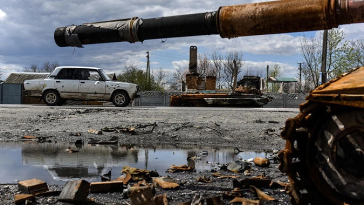 2 dead as Ukraine targets Russian infrastructure in drone attacks