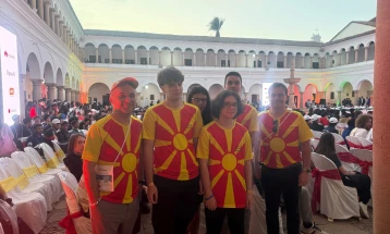 Сребрени медали и пофалници за македонски средношколци на Интернационалната олимпијада по информатика во Боливија