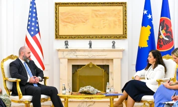 Presidentja e Kosovës Osmani u takua me zëvendës sekretarin amerikan të Mbrojtjes, Dejvid A. Beker
