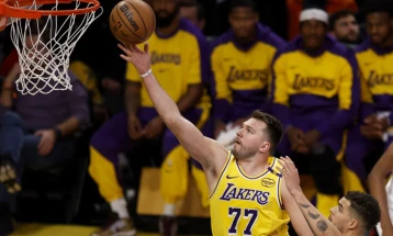 Reports: Dončić signs $165 million extension to stay with Lakers