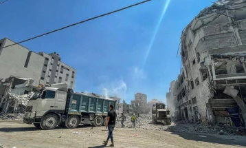 Pritet që në Rripin e Gazës të hyjnë dy kamionë me gjithsej 107 tonë dizel