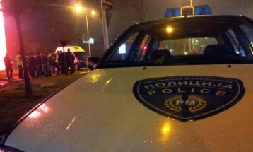 Sulmohen policë dhe janë zbuluar minorenë duke konsumuar allkool gjatë kontrollit në Pishinën e qytetit në Vinicë