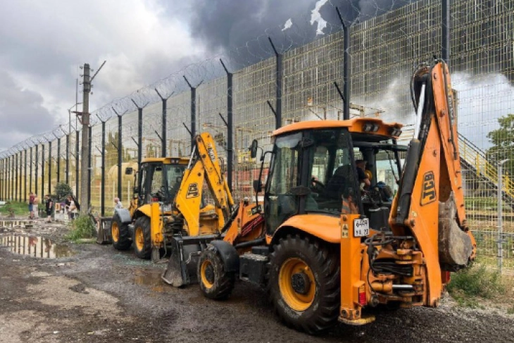 Изгаснат пожарот во складиштето за нафта во Сочи