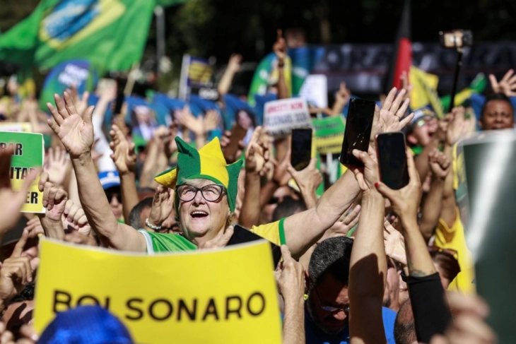 Поддржувачите на Болсонаро протестираа против Врховниот суд и Лула да Силва