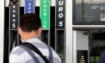 Поскапуваат бензините, поевтинуваат дизелот и Екстра лесното масло