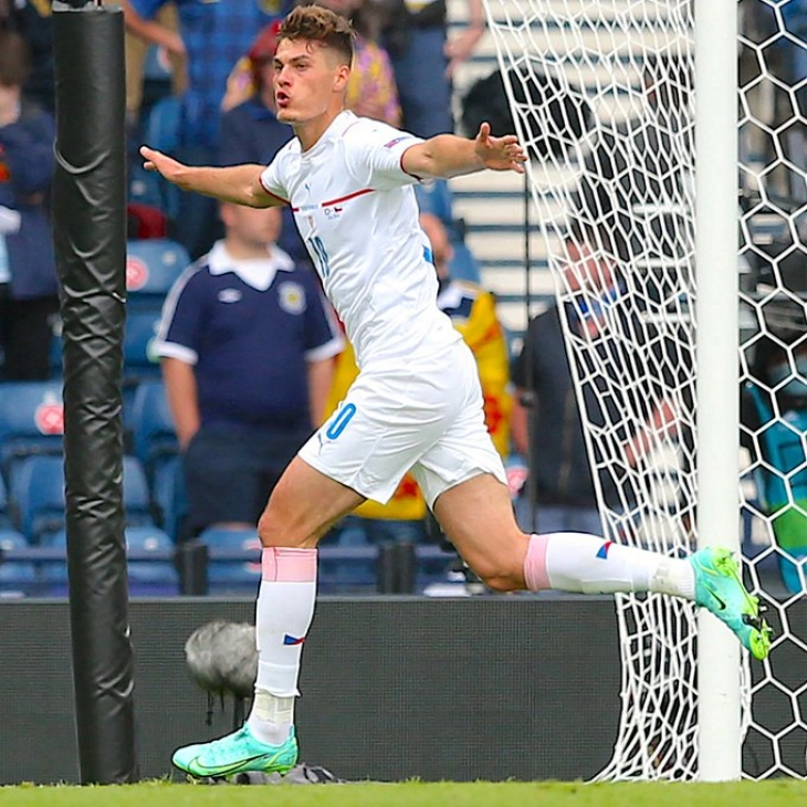 Шик не го менува дресот на Баер