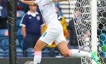 Шик не го менува дресот на Баер