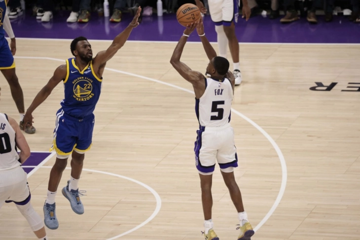 Фокс за 229 милиони долари останува во Сан Антонио уште четири години