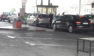 Нa граничните премини Богородица и Табановце се чека околу 30 минути