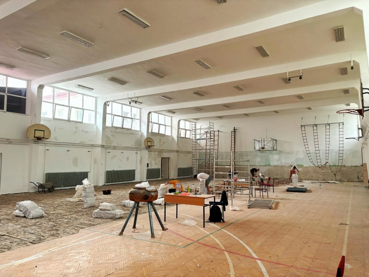 Герасимовски: Инвестициите во спортот се наш приоритет, фискултурната сала во ООУ „Димитар Миладинов“ со нив лик