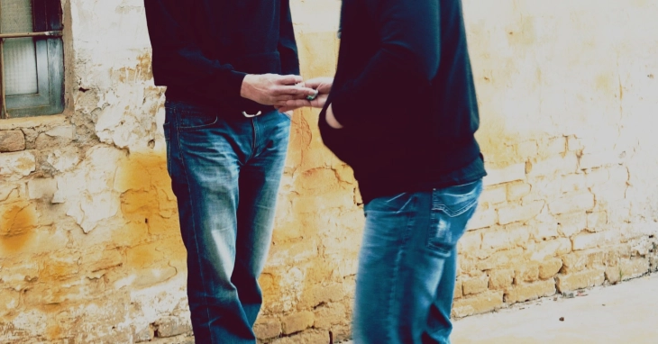 Млади битолчани фатени при купопродажба на дрога