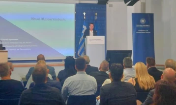 Плеврис бара службите за прием на мигранти во Грција да се фокусираат на враќањето на одбиените баратели на азил