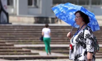 Сончево со мала до умерена облачност, попладне со услови за дожд и грмежи
