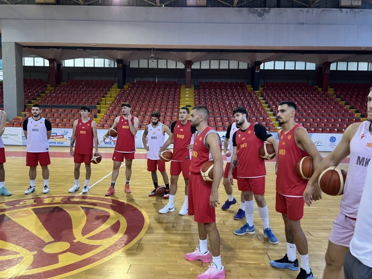 Македонија утре заминува за Унгарија