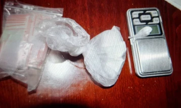 Запленет кокаин при претрес во дом на 20-годишен скопјанец