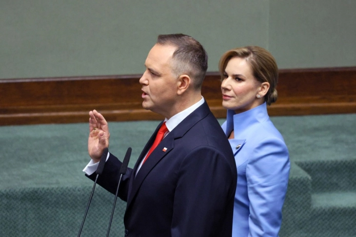 Polish President Nawrocki sworn in, immediately attacks the euro