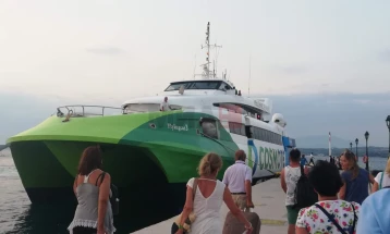 Мали грчки острови размислуваат за можноста да воведат туристичка такса за еднодневните посети