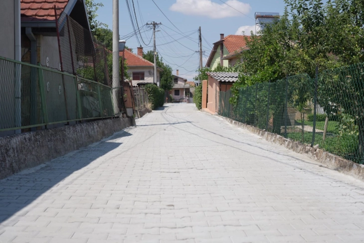 Почна поставувањето на бекатон  плочки на повеќе улици во Куманово