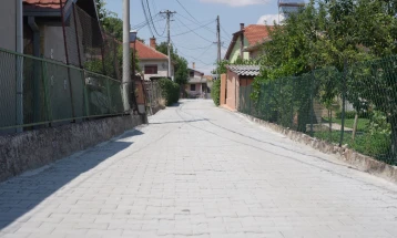 Почна поставувањето на бекатон  плочки на повеќе улици во Куманово