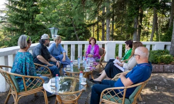 Siljanovska-Davkova priti përfaqësuesit e nismës qytetare 