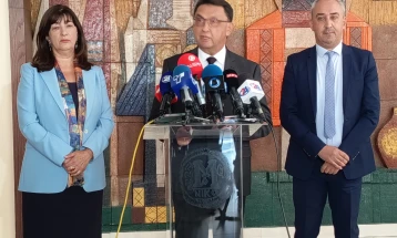 Sllaveski: Tre bankat e mëdha njoftojnë uljen e tarifave për qytetarët dhe kompanitë