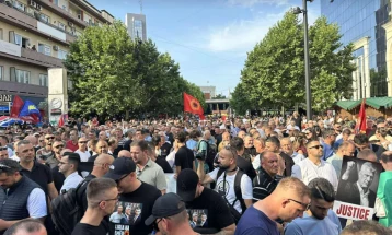 Mijëra qytetarë morën pjesë në protestën në Prishtinë kundër Gjykatës Speciale