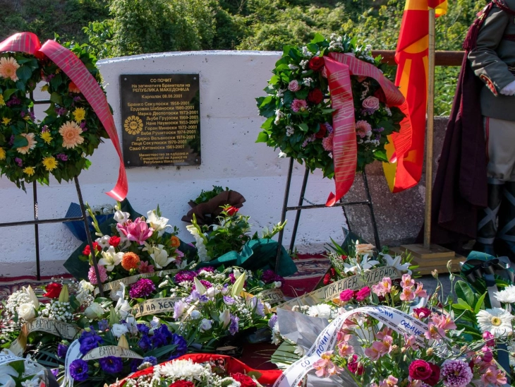 MO: Одбележани 24 години од загинувањето на десетмината армиски припадници кај месноста Карпалак