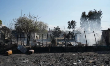 Еден загинат во големиот пожар во источниот дел на областа Атика, поширокиот дел на Атина