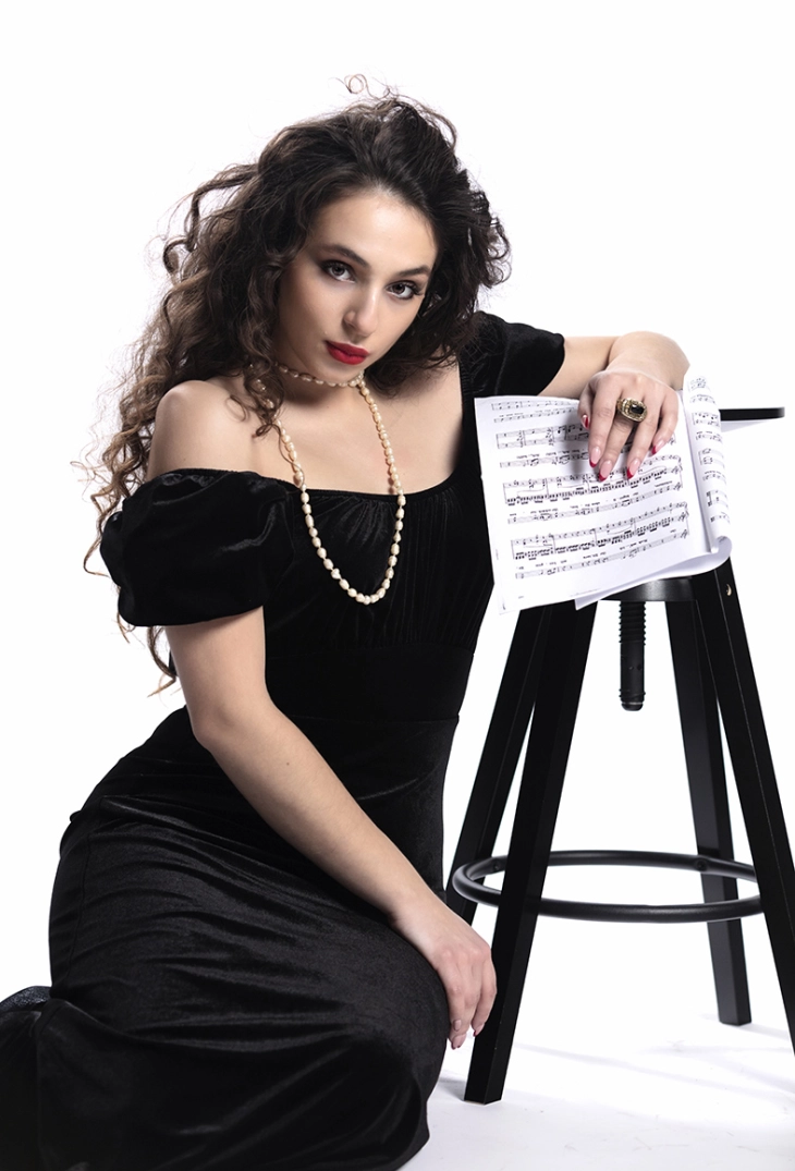 Младата сопранистка Илина Митревска во интервју за МИА: Не е важно колку пати ќе паднеш, туку колку пати ќе станеш