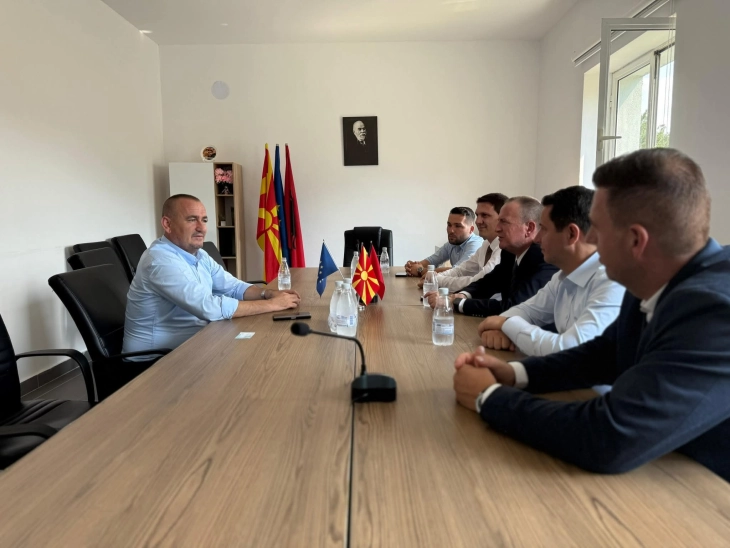 Taravari në takim me Kolefskin në Pustec