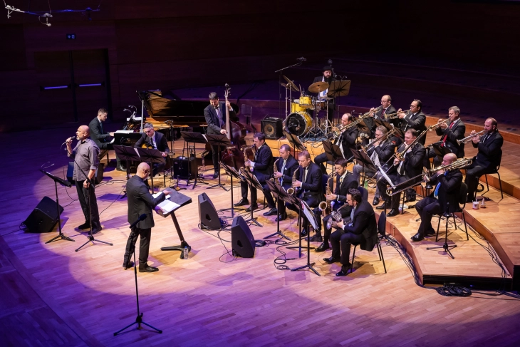 Националниот џез оркестар со нигерискиот уметник Шеон Кути вечерва на „Охридско лето“