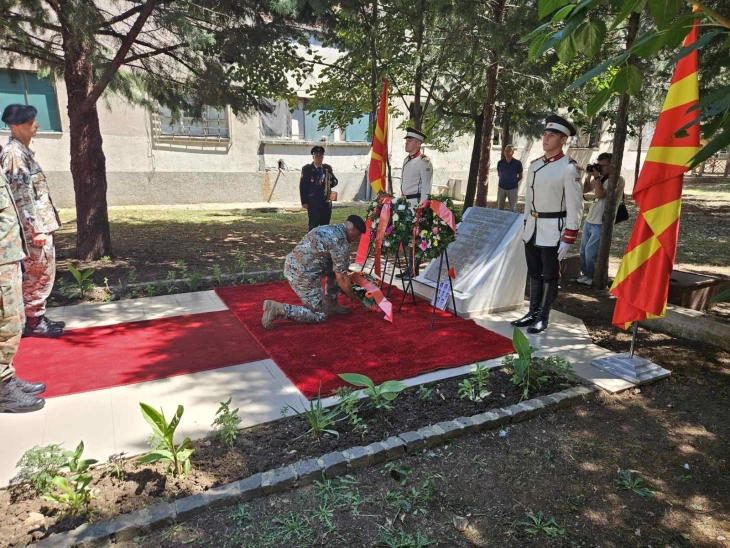 Војниците во касарната „Илинден“ оддадоа почит за хероите кои го загубија животот кај месноста Љуботенски бачила