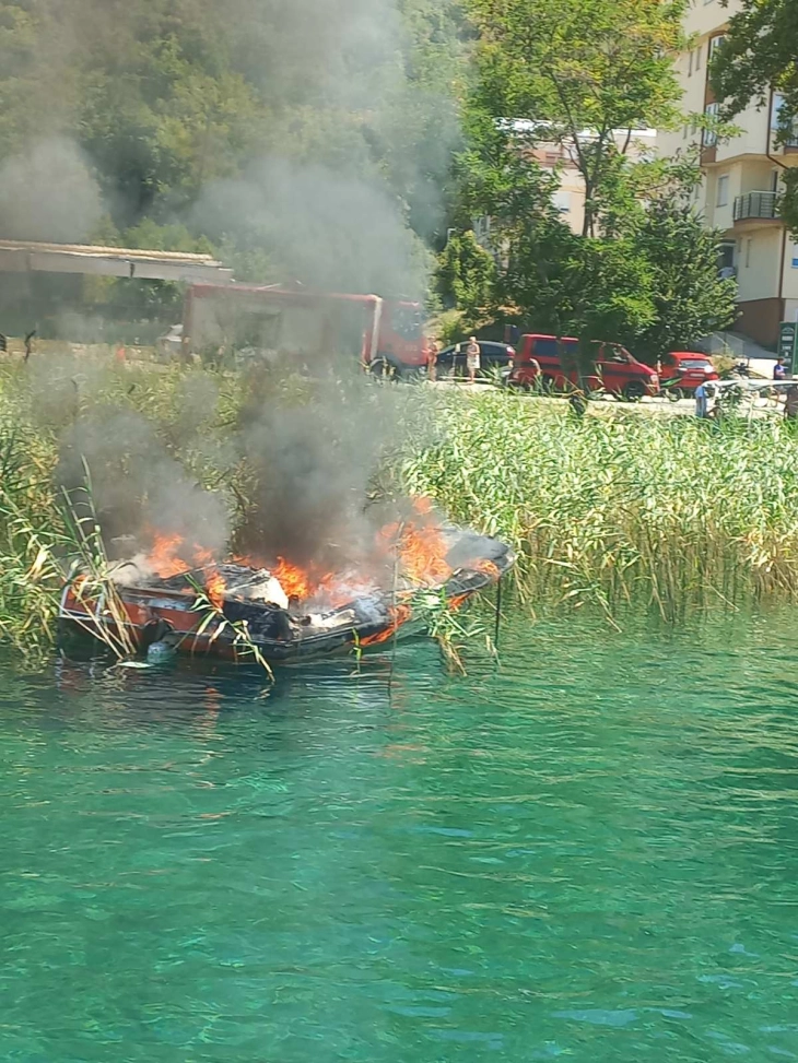 Пожар во укотвен глисер во Охридското Езеро, нема повредени