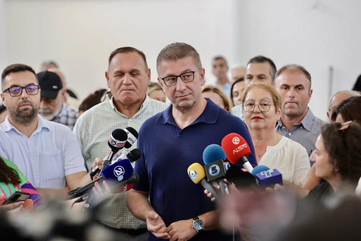 Мицкоски: Началникот кој се однесувал непрофесионално е сменет, директорката да одговори каде исчезнале печатите и документи од училиштето