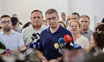 Мицкоски: Началникот кој се однесувал непрофесионално е сменет, директорката да одговори каде исчезнале печатите и документи од училиштето