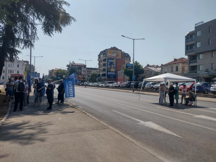 Вработените на „Флораком“ и „Луна“ два часа протестираа поради неисплатени плати