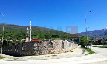 Дебарски иселеници финансираа поставување електронски екрани и друга опрема во џамиите во градот