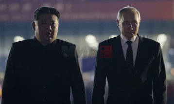 Kremlini: Putini e informoi Kim Xhong-un për takimin me Trampin