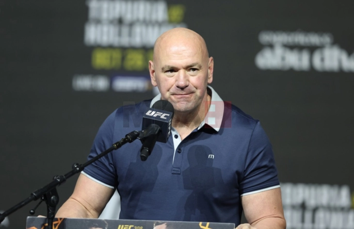 УФЦ борба во кафез на тревникот пред Белата куќа за 250-годишнината на САД