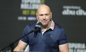 УФЦ борба во кафез на тревникот пред Белата куќа за 250-годишнината на САД