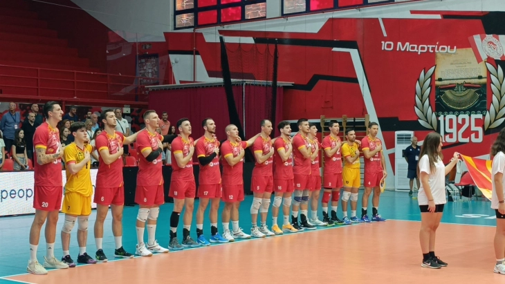 Македонските одбојкари пропуштија да освојат сет во дуелот со Грција