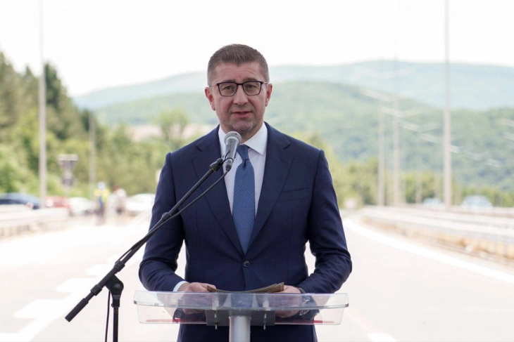 Mickoski do të kontrollojë aktivitetet ndërtimore në autostradën Kërçovë - Ohër